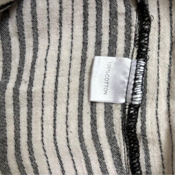 Brandy Melville Black and White Striped Cropped Pants - Picture 8 of 9